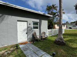 Hospedaje Dania Beach privado, hotel v destinaci Dania Beach