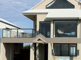 Boathouse Holiday House, hotel in Port Fairy