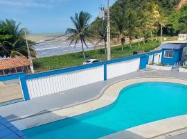 Cobertura de Frente Para o Mar e Piscina Village das Ondas, hotel em Piúma