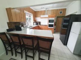 Holiday House in Sunbury Centre