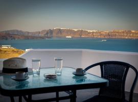 Pancratium Villas & Suites, hotel near Red Beach, Akrotiri