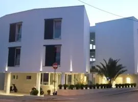 Avis Hotel