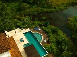 El Lugar, hotel a Tigre