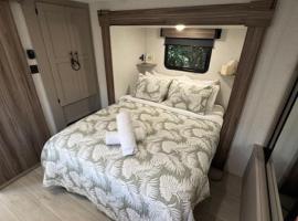 Glamping in Paradise, hotel in West Palm Beach