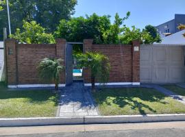 Casa con Pileta y Jardin Zona Termas Concordia, hotel v destinaci Villa Zorraquín