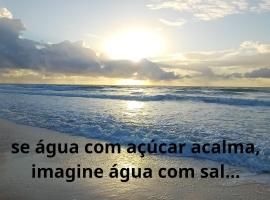 Casa do Sossego, 50m da Praia, Piscina, Carregue EV, hotel u gradu Kamasari