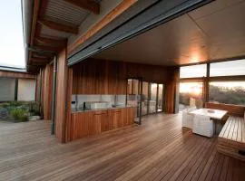 Waterfront Luxury Villa- Private, Nature, Island