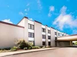 Clarion Hotel & Conference Center Lansing West