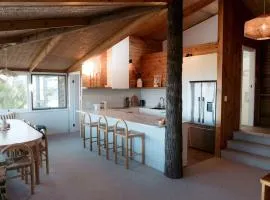 Coastal Tree House- Short Stroll to Beach