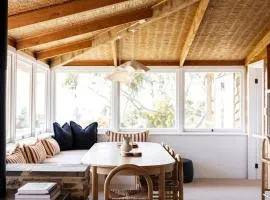 Charming Tree House Short Stroll to the Beach