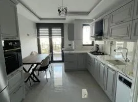 Deniz ve Şehir Manzaralı Lüks Kiralık Daireler