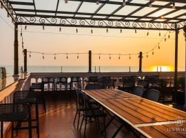 Luxury Sunset Town Hotel Phu Quoc，位于富国的酒店