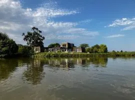 AU FIL DE l EAU
