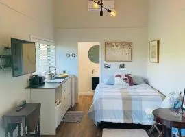 Beautiful Lakeview BnB Granny Flat in Gated Community Close to Mangawhai Beaches and Forest Walks