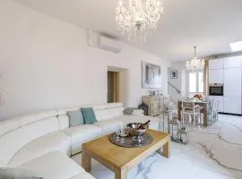 SICARDI - Elegant apartment in old town