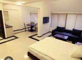 Taj suite hotel, hotel v destinaci Al Qanţārī