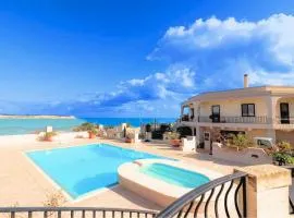 Seaview Octagon Villa with Pool & Outdoor Whirlpool