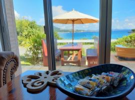 Papillon パピヨン 瀬底島オーシャンビューゲストハウス, guest house in Motobu