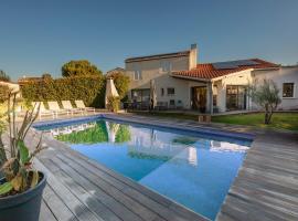 Villa avec piscine au charme authentique et naturel, hotel din Baillargues