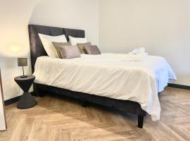 Stylish Studio with Balcony, Near Tilburg Station, hotel di Tilburg
