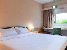 B&B HOTEL Grenoble Universit&eacute; 2, pet-friendly hotel in Gi&egrave;res