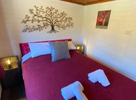 Otter 2 HuntersMoon- Warminster-Wiltshire-Bristol, hotel em Warminster