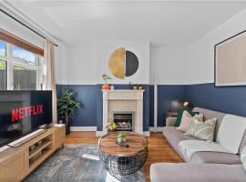 Winter Sale! Elegant House in the Heart of Windsor, hotel in Windsor