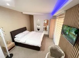 Room Gold