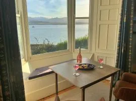 Finest Retreats - Waters Edge at Gadlys House