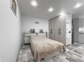 Stylish Cozy Apartment, Near Chisinau Center, Hotel in Chişinău