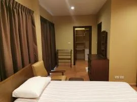 Charming Room in Muaeng Chonburi House with Garden View