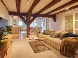 Warm 3BR Loft with Exposed Beams