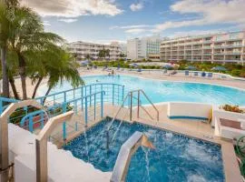 Paradise Perch - Royal Retreats at Maho Beach