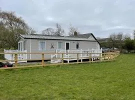 Caravan in Holcot - Sleeps 6 - Pet Friendly