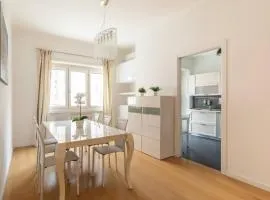Appartamento Elegante e Luminoso con Metro Vicina