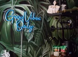 Tropical Vibes Hostel