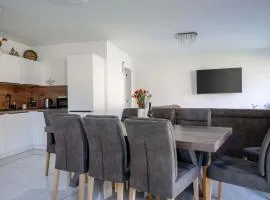 4 Bedroom Private House On The Hill