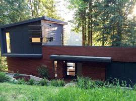 Silver Lake 83 - Spectacular Dream Home overlooking Silver Lake, hôtel à Maple Falls