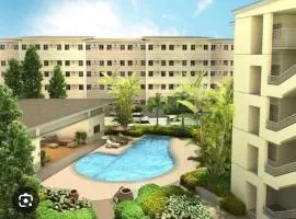 Poolside Apartment - Sleeps 4 Ac & Hot Shower