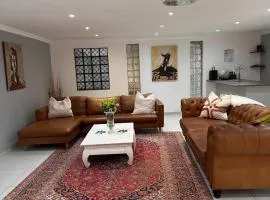 Entertainers delight near the beach & wine routes