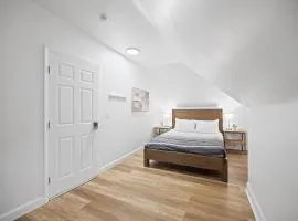 Shadyside, Pittsburgh !I Modern and Bright Private Bedroom with Shared Bathroom