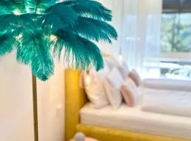 Miami Vice Appartement mit Balkon & Flussblick - Das Alpenzeit im Zentrum