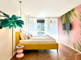 Miami Vice Appartement mit Balkon & Flussblick-Das Alpenzeit im Zentrum mit Parkplatz