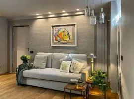 Luxury Artistic & Design Apartment in Historic Center, with Chromotherapy & Private Parking, Navigli - Bocconi