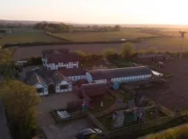 Barnacre Green Cottage - Eco-cottage with private hot tub & pool access