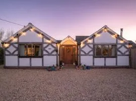 Barnacre Green Cottage - Eco-cottage with private hot tub & pool access