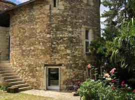 La tour du logis, ξενοδοχείο σε Chéneché