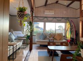 BBQ on the terrace, 5-minute walk to the sea, private surf house, hotel v destinaci Shirako
