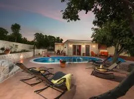 Authentic stone Villa with pool, Obrovac