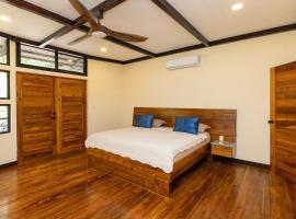 Casa Barco, hotel in Parrita
